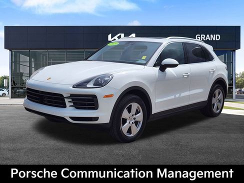 Used 2023 Porsche Cayenne Platinum Edition image 5