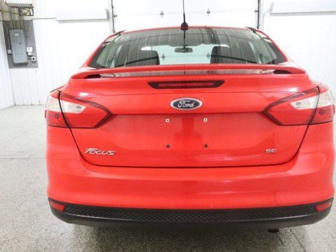 Used 2012 Ford Focus SE w/ SE Sport Pkg FWD image 8