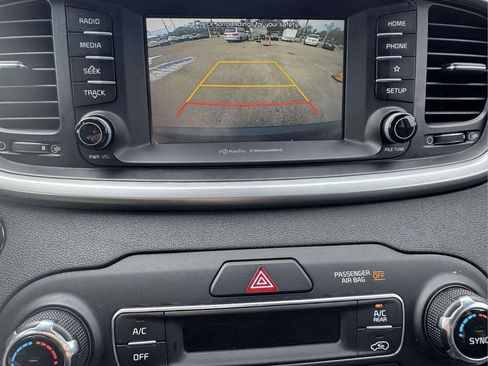 Used 2019 Kia Sorento EX image 18