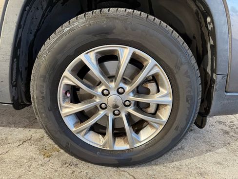 Used 2020 Jeep Cherokee Latitude Plus AWD/4WD image 11