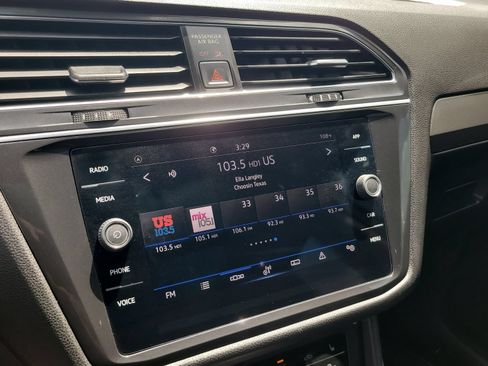 Used 2023 Volkswagen Tiguan SE w/ Panoramic Sunroof Package FWD image 21