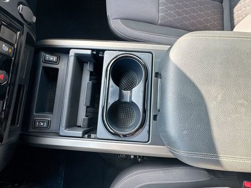 Used 2024 Nissan Titan SV w/ SV Bronze Edition Package image 27