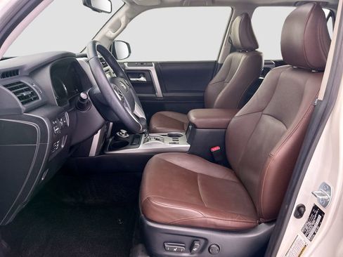 Used 2016 Toyota 4Runner Limited AWD/4WD image 18