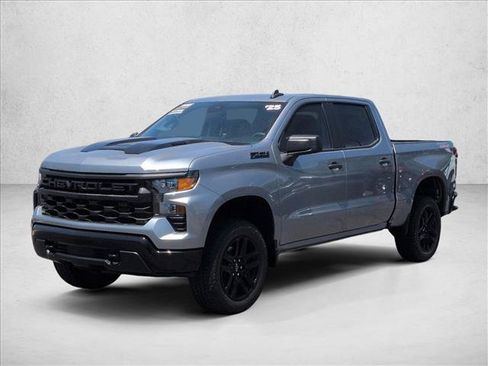 Used 2025 Chevrolet Silverado 1500 Custom Trail Boss w/ Turbomax Blackout Package AWD/4WD image 4