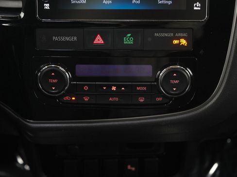 Used 2018 Mitsubishi Outlander LE image 17
