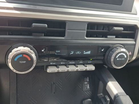 Used 2025 Toyota Tacoma SR5 AWD/4WD image 18
