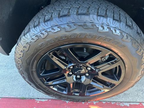 Used 2023 Chevrolet Colorado Trail Boss w/ Technology Package image 24