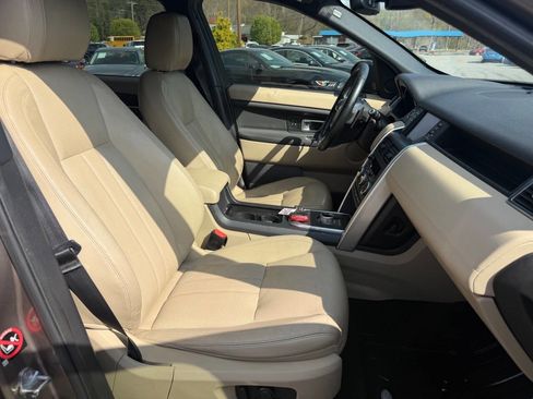 Used 2016 Land Rover Discovery Sport HSE image 18