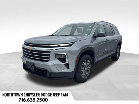 Used 2024 Chevrolet Traverse LT w/ Trailering Package image 1