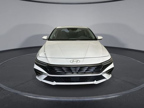 Certified 2025 Hyundai Elantra SEL FWD image 3