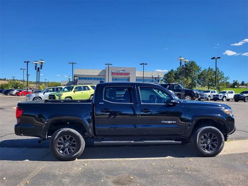 Used 2021 Toyota Tacoma SR5 w/ Technology Package image 4