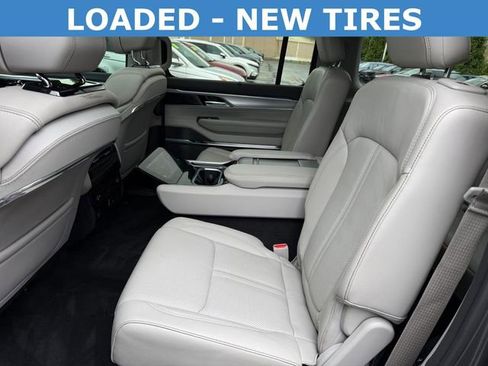 Used 2022 Jeep Grand Wagoneer Series I AWD/4WD image 5
