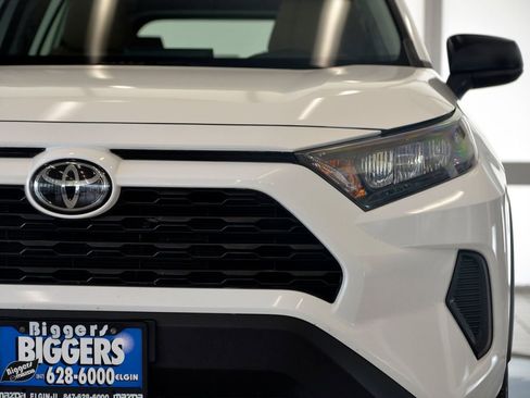 Used 2019 Toyota RAV4 LE FWD image 11