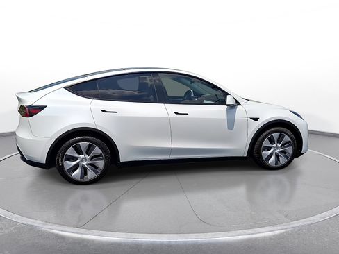 Used 2023 Tesla Model Y Long Range AWD/4WD image 9