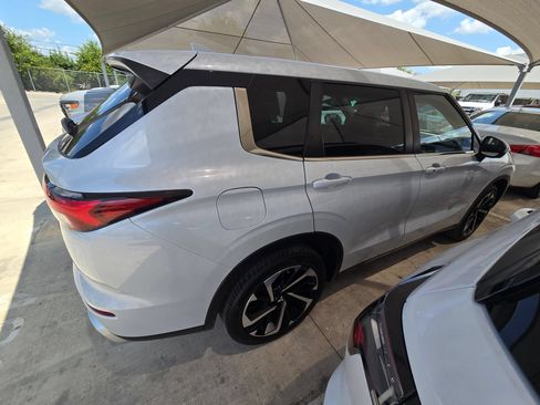 Used 2022 Mitsubishi Outlander SE FWD image 9