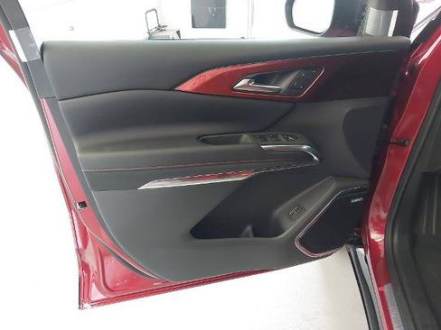 New 2026 Chevrolet Traverse RS w/ LPO, Floor Liner Package FWD image 25