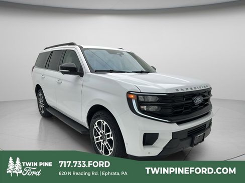 Used 2025 Ford Expedition Active AWD/4WD image 1