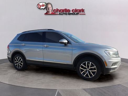 Used 2020 Volkswagen Tiguan SE w/ Panoramic Sunroof Package FWD image 8