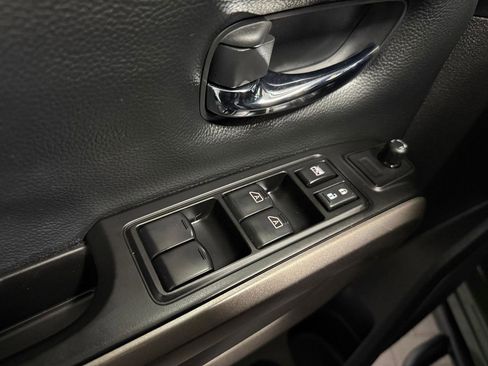 Used 2024 Nissan Titan SV w/ SV Bronze Edition Package image 19