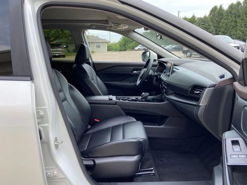 Used 2023 Nissan Rogue SV w/ SV Premium B Package AWD/4WD image 13