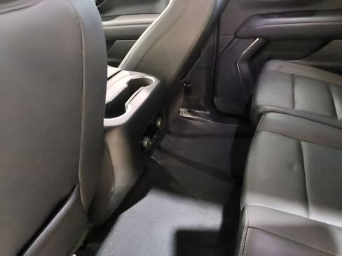 Used 2025 Chevrolet Suburban Z71 AWD/4WD image 26