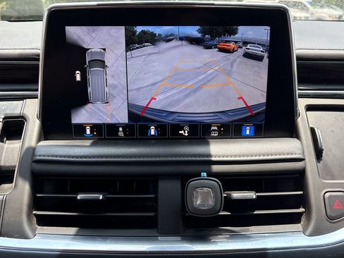 Used 2021 Chevrolet Suburban LT w/ LT Signature Package RWD image 26