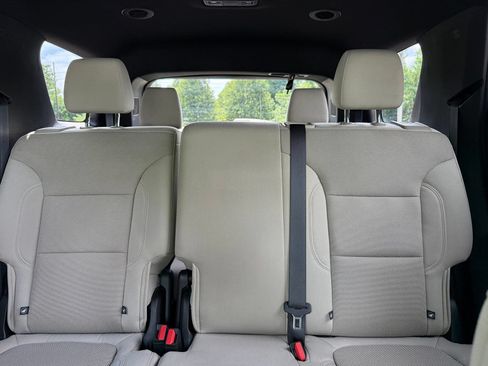 Certified 2022 Chevrolet Traverse LS w/ LPO, Floor Liner Package AWD/4WD image 35