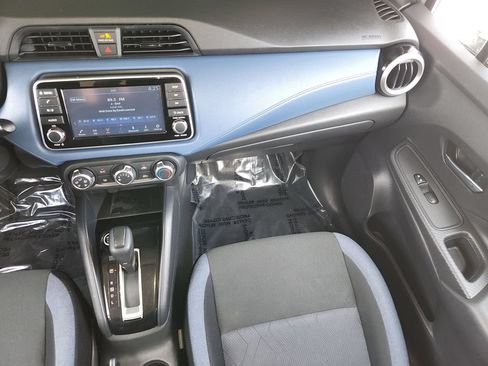 Used 2025 Nissan Versa SV FWD image 17