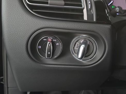 Certified 2025 Porsche Macan AWD/4WD image 22