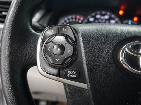 Used 2013 Toyota Camry LE image 15