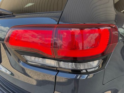 Used 2018 Jeep Grand Cherokee Laredo AWD/4WD image 38