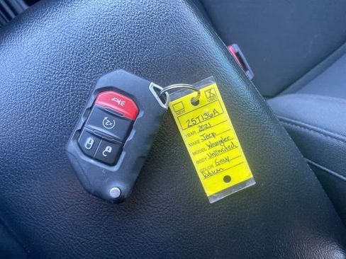 Used 2021 Jeep Wrangler Unlimited Rubicon image 28