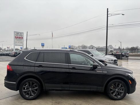 Used 2022 Volkswagen Tiguan SE w/ Panoramic Sunroof Package image 8