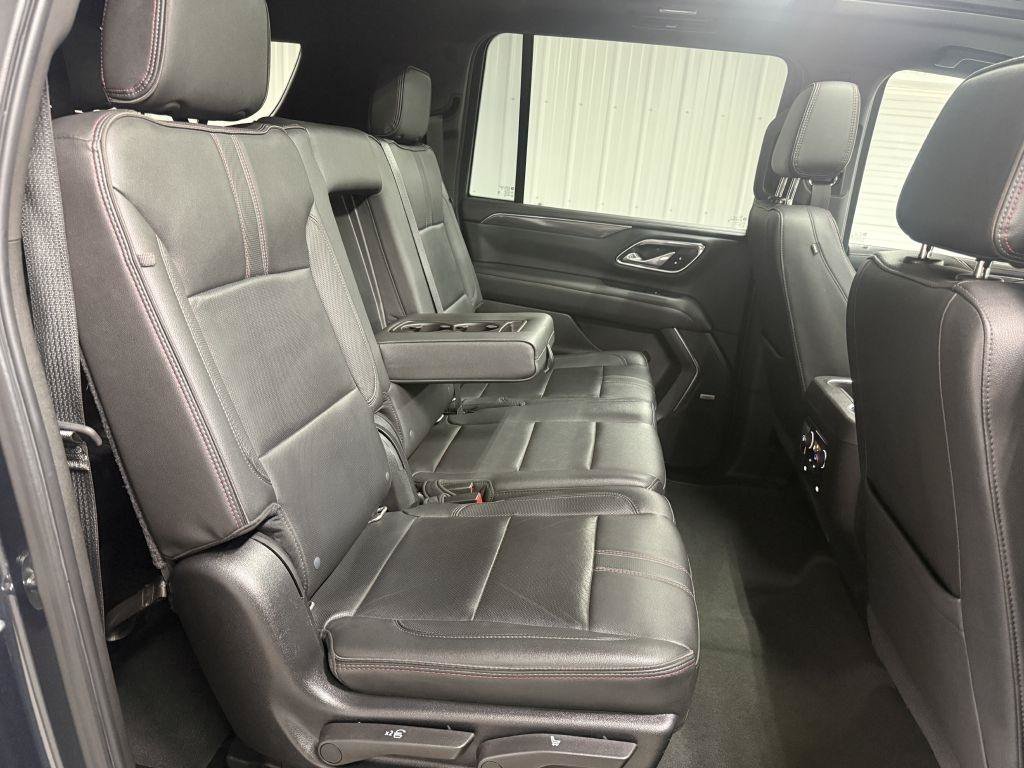 Used 2021 Chevrolet Suburban RST AWD/4WD image 31