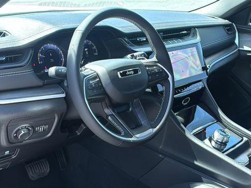 New 2026 Jeep Grand Cherokee Altitude image 18