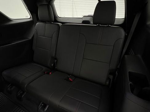 Used 2023 Chevrolet Traverse RS AWD/4WD image 19