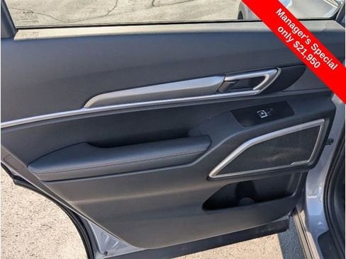 Used 2022 Kia Telluride LX image 11