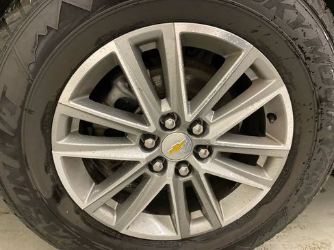 Used 2023 Chevrolet Traverse LT image 27