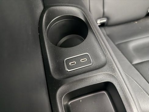 Used 2025 Mercedes-Benz GLS 450 4MATIC image 41