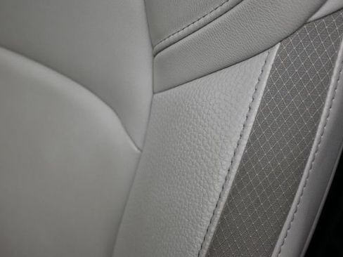 Used 2025 Nissan Pathfinder SL FWD image 13