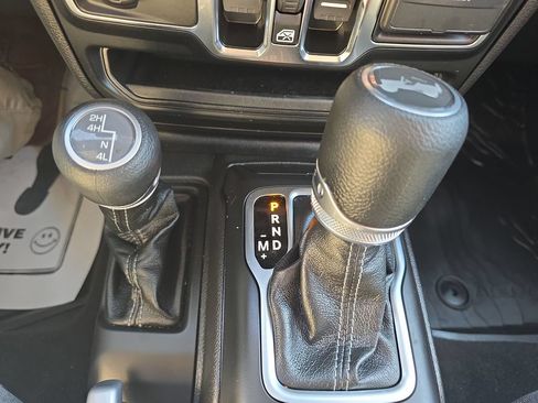 Used 2025 Jeep Wrangler Unlimited Sport AWD/4WD image 32