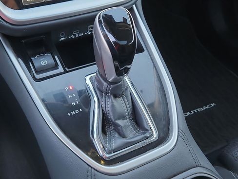 Used 2025 Subaru Outback Premium image 30
