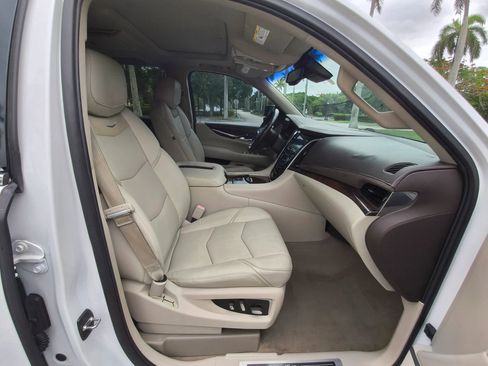 Used 2016 Cadillac Escalade Luxury RWD image 36