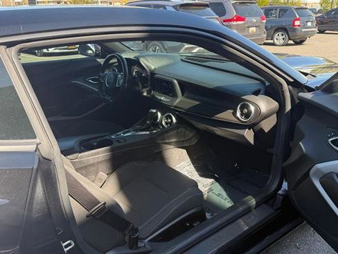 Used 2020 Chevrolet Camaro LT image 9
