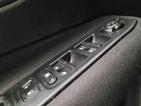 Used 2016 Jeep Renegade Latitude AWD/4WD image 27
