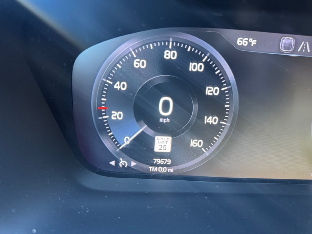 Used 2019 Volvo XC40 T5 Momentum AWD/4WD image 23