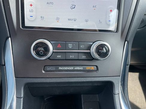 Used 2021 Ford Edge Titanium AWD/4WD image 11