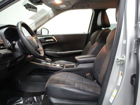 Used 2023 Mitsubishi Outlander SE image 7