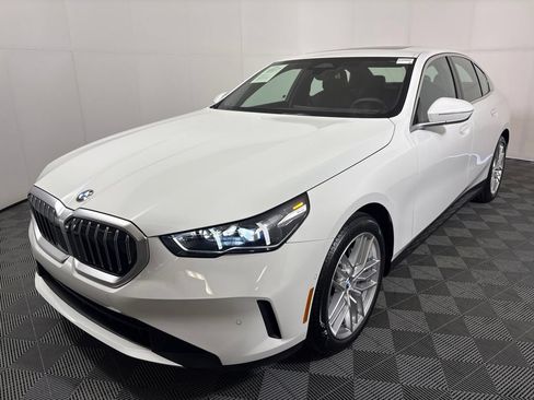 Certified 2024 BMW 530i w/ Premium Package RWD image 2