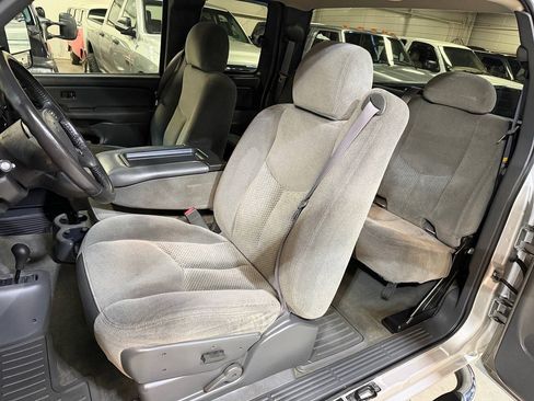 Used 2006 Chevrolet Silverado 2500 LT w/ Skid Plate Package AWD/4WD image 36
